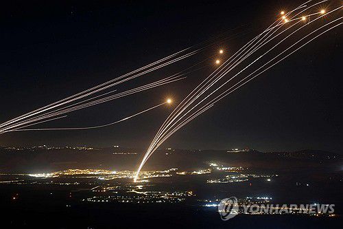 헤즈볼라, 이스라엘 접경지 공습…"수십발 중 대다수 요격"