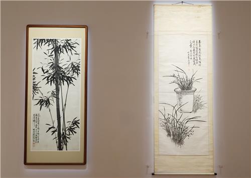 나란히 걸린 이응노의 '대죽'(왼쪽)과 '분난'[촬영 나보배]