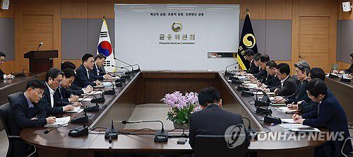 직원에게 당부사항 전하는 김병환 금융위원장(서울=연합뉴스) 김병환 금융위원장이 16일 서울 종로구 정부서울청사에서 열린 확대간부회의에서 직원들에게 당부사항을 전하고 있다. 2024.12.16 [금융위원회 제공. 재판매 및 DB 금지] photo@yna.co.kr