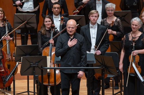 파보 예르비와 도이치 캄머필하모닉파보 예르비와 도이치 캄머필하모닉이 18일 서울 예술의전당 콘서트홀에서 연주를 마치고 관객들에게 인사하고 있다. [빈체로 제공. 재판매 및 DB금지]