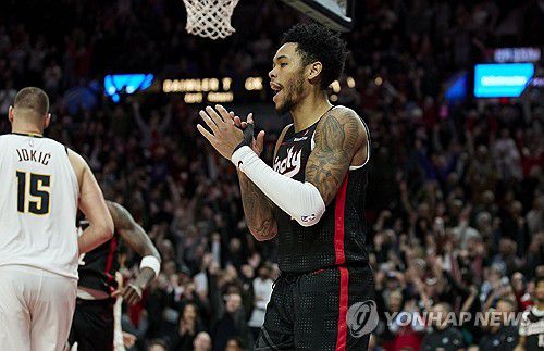 결승포를 넣은 앤퍼니 시몬스[AP=연합뉴스]