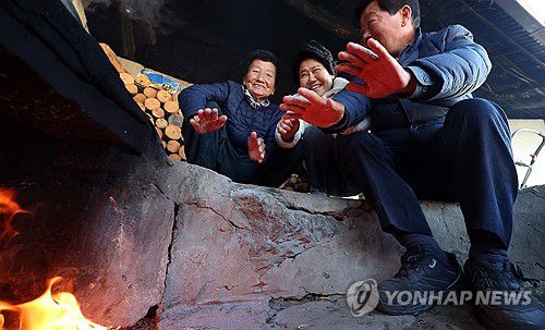 겨울 따듯하게[연합뉴스 자료사진]