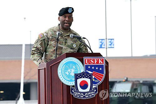 취임사 하는 제비어 브런슨 신임 사령관(서울=연합뉴스) 20일 경기 평택시 캠프 험프리스에서 열린 유엔사·연합사·주한미군사 사령관 이취임식에서 제비어 브런슨 신임 사령관이 취임사를 하고 있다. 2024.12.20 [국방일보 제공. 재판매 및 DB 금지] photo@yna.co.kr