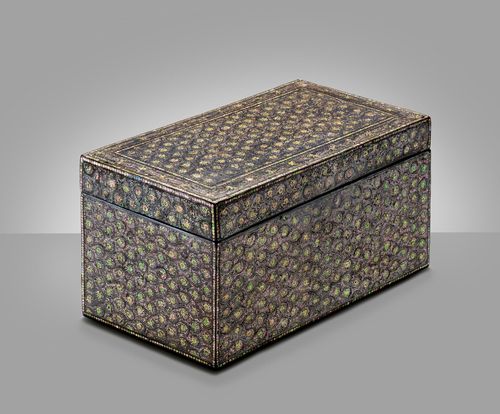 나전국화넝쿨무늬상자[국가유산청 제공. 재판매 및 DB 금지]