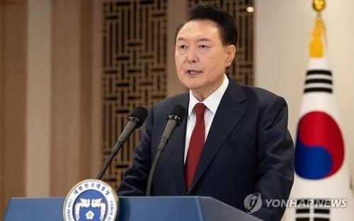 대국민 담화하는 윤석열 대통령(서울=연합뉴스) 한상균 기자 = 윤석열 대통령이 12일 용산 대통령실에서 대국민 담화를 하고 있다. 2024.12.12 [대통령실 제공. 재판매 및 DB 금지] xyz@yna.co.kr