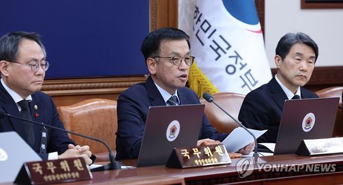 최상목 권한대행, 국무회의 발언(서울=연합뉴스) 홍해인 기자 = 최상목 대통령 권한대행 부총리 겸 기획재정부 장관이 31일 정부서울청사에서 열린 국무회의에서 발언하고 있다. 2024.12.31 [대통령실통신사진기자단] hihong@yna.co.kr
