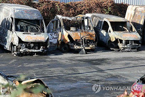 프랑스에서 새해 첫날 불에 탄 차량[스트라스부르크=AFP 연합뉴스]