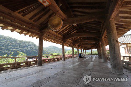 안동 병산서원 만대루(안동=연합뉴스) 조보희 기자 = 안동 병산서원 만대루. 병산서원은 서애 류성룡과 그 아들 류진을 배향한 서원이다. 2019.8.10