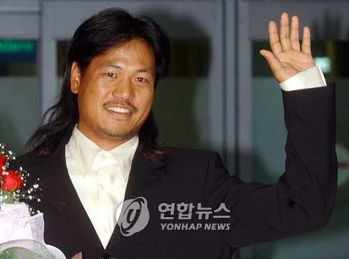 2002년 4월 미국에서 돌아온 이상훈[연합뉴스 자료사진]