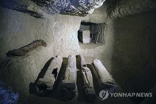 최근 발견된 이집트 중왕조 고위 관리들의 암석 무덤[AP=연합뉴스]