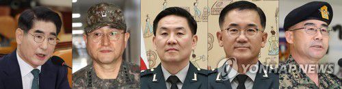 (왼쪽부터) 김용현 전 국방부 장관, 박안수 육군참모총장, 이진우 수도방위사령관, 여인형 방첩사령관, 곽종근 특수전사령관[촬영 신준희 류영석 임헌정 임순석]