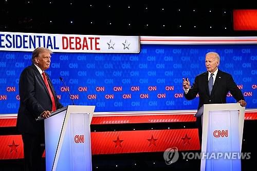 작년 6월27일 TV토론에서 트럼프와 맞선 바이든[EPA 연합뉴스 자료사진.재판매 및 DB금지]