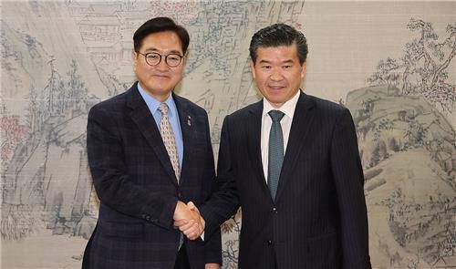 우원식 국회의장(왼쪽)과 제임스 김 암참 회장 겸 대표이사.[암참 제공. 재판매 및 DB 금지]