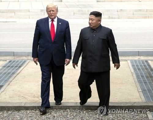 2019년 판문점서 만난 트럼프와 김정은 [연합뉴스 자료사진.재판매 및 DB금지] 2019년 6월30일 도널드 트럼프 미국 대통령과 북한 김정은 국무위원장이 판문점 군사분계선에서 만나 함께 북측으로 넘어갔다가 남측으로 돌아오고 있다.