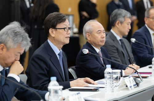 더불어민주당 기재위와 간담회 중 발언하는 한국무역협회 윤진식 회장[한국무역협회 제공. 재판매 및 DB 금지]