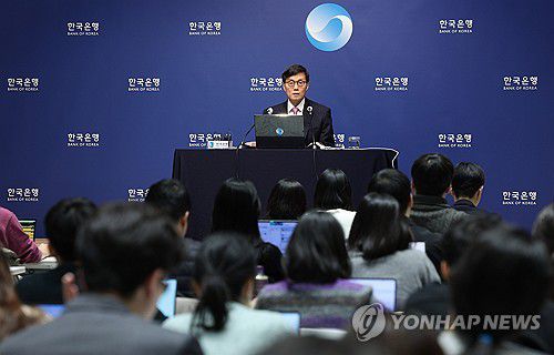 이창용 총재, 기자간담회서 발언(서울=연합뉴스) 이창용 한국은행 총재가 16일 서울 중구 한국은행에서 열린 금융통화위원회 기준금리 결정에 관한 기자간담회에서 발언하고 있다. 2025.1.16 [사진공동취재단] photo@yna.co.kr