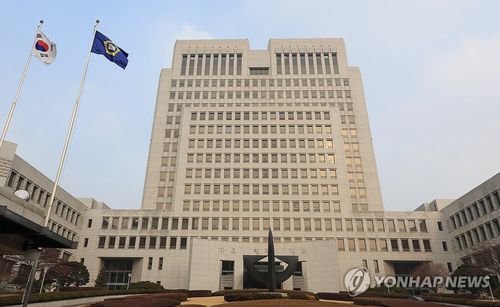 대법원장, '서부지법 난동' 긴급 대법관회의 소집(서울=연합뉴스) 신현우 기자 = 20일 오전 서울 서초구 대법원에서 윤석열 대통령 지지 시위대의 서울서부지법 청사 불법 진입 및 난동 사태와 관련한 긴급 대법관회의가 열린다.     전날 천대엽 대법원 산하 법원행정처장은 법원 내부망 코트넷을 통해 조희대 대법원장이 긴급 대법관회의를 소집한다고 밝혔다. 사진은 이날 대법원 모습. 2025.1.20 nowwego@yna.co.kr