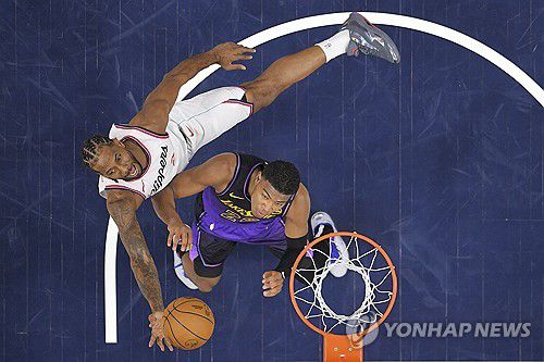 커와이 레너드와 하치무라 루이[AP=연합뉴스. 재판매 및 DB금지]