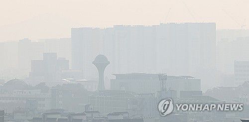 연일 미세먼지로 가득한 대구 도심(대구=연합뉴스) 윤관식 기자 = 대구지역의 미세먼지 농도가 '나쁨' 수준을 보인 22일 오전 대구 도심이 미세먼지로 인해 뿌연 모습을 보이고 있다. 2025.1.22 psik@yna.co.kr