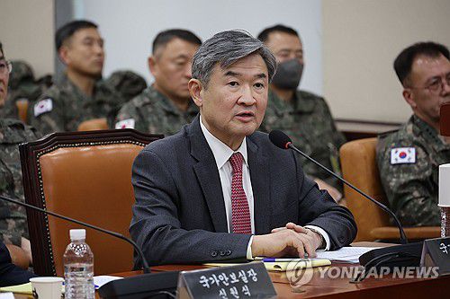 조태용 국가정보원장 답변(서울=연합뉴스) 박동주 기자 = 조태용 국가정보원장이 22일 서울 여의도 국회에서 열린 '윤석열 정부의 비상계엄 선포를 통한 내란 혐의 진상규명 국정조사 특별위원회' 1차 청문회에서 의원 질의에 답하고 있다. 2025.1.22 pdj6635@yna.co.kr