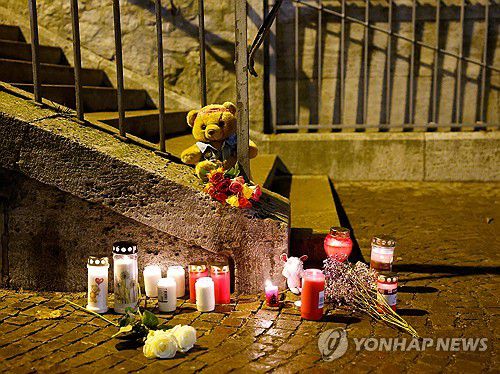 피해자 추모[로이터 연합뉴스. 재판매 및 DB 금지]