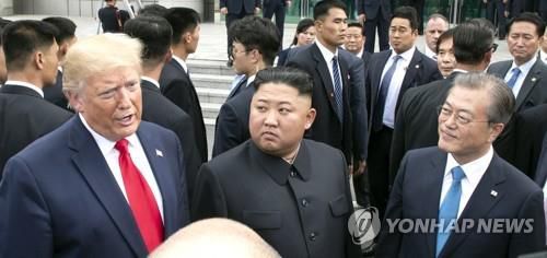 2019년 판문점에서 만난 미국, 북한, 한국 정상[연합뉴스 자료사진]