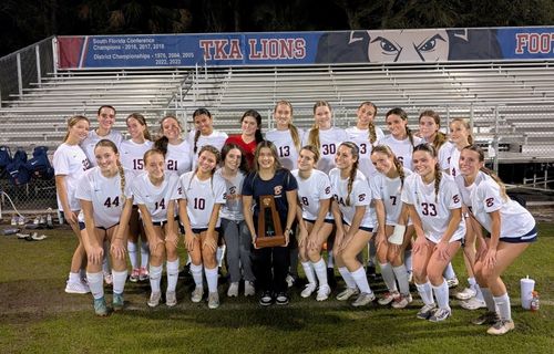 뒷줄 왼쪽에서 다섯 번째가 샘.[벤저민 스쿨 소셜 미디어 사진. 재판매 및 DB 금지]