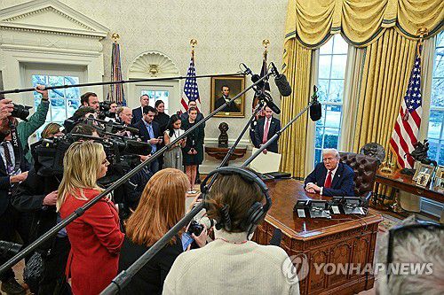 미합중국 방송의 총괄 기획자 내지 기획 편집자가 됐다는 평가까지 듣는 도널드 트럼프 미국 대통령 [AFP 연합뉴스. 재판매 및 DB 금지]