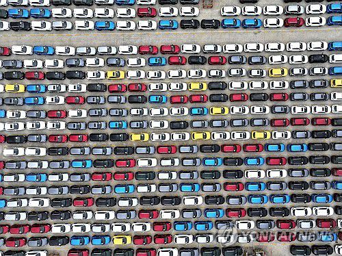 중국 동부 장쑤성 롄윈강항에서 수출 대기 중인 중국 자동차들[AFP 연합뉴스 자료사진. 재판매 및 DB 금지]