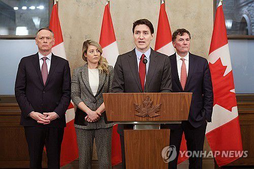 회견하는 캐나다 총리[AFP 연합뉴스 자료사진. 재판매 및 DB 금지]