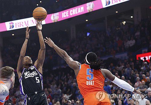 슛 던지는 디에런 폭스[Imagn Images=연합뉴스. 재판매 및 DB금지]