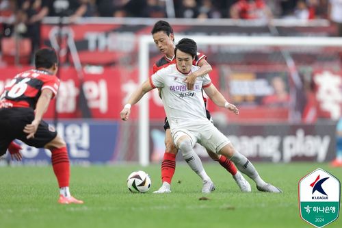 지난해 강원FC에서 활약하던 이유현의 경기 모습.[한국프로축구연맹 제공. 재판매 및 DB 금지]