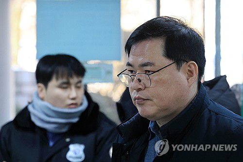 유동규 전 기획본부장 2심 선고 공판 출석(서울=연합뉴스) 신현우 기자 = 정치자금법 위반 혐의로 재판에 넘겨진 유동규 전 성남도시개발공사 기획본부장이 6일 서울 서초구 서울고등법원에서 열린 2심 선고 공판에 출석하고 있다. 2025.2.6 nowwego@yna.co.kr