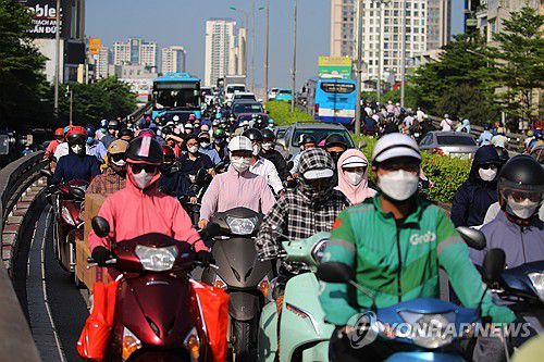 하노이 도로를 가득 메운 오토바이 행렬지난해 7월 11일(현지시간) 베트남 하노이의 도로를 메운 오토바이 행렬의 모습. 2025.02.08 [EPA 연합뉴스 자료사진, 재판매 및 DB 금지]