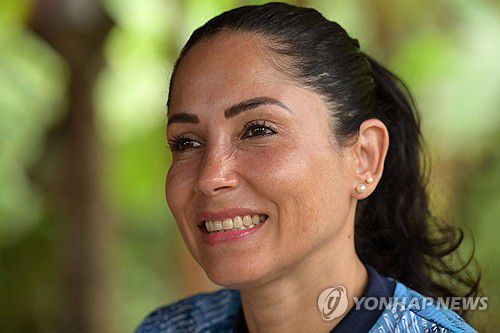 미소 짓는 루이사 곤살레스 후보[카누토 AFP=연합뉴스. 재판매 및 DB 금지]