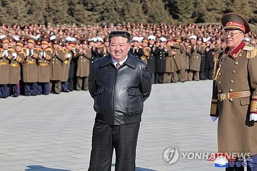 북한 김정은, 건군절 맞아 국방성 축하 방문(평양 조선중앙통신=연합뉴스) 김정은 북한 국무위원장이 지난 8일 조선인민군창건(건군절) 77주년을 맞아 국방성을 축하 방문하고 장병들을 고무격려했다고 조선중앙통신이 9일 보도했다. 2025.2.9      [국내에서만 사용가능. 재배포 금지. For Use Only in the Republic of Korea. No Redistribution] nkphoto@yna.co.kr