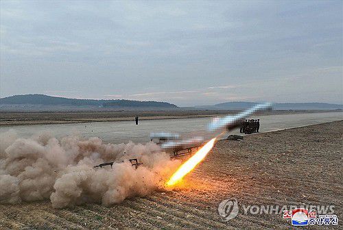 북한 김정은, 자폭공격형 무인기 성능시험 지도(평양 조선중앙통신=연합뉴스) 김정은 북한 국무위원장이 지난 14일 무인항공기술연합체 산하 연구소와 기업소들에서 생산한 각종 자폭 공격형무인기들의 성능시험을 현지에서 지도했다고 조선중앙통신이 15일 보도했다. 2024.11.15      [국내에서만 사용가능. 재배포 금지. For Use Only in the Republic of Korea. No Redistribution] nkphoto@yna.co.kr