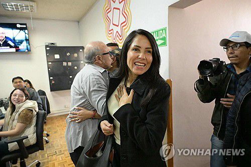미소 짓는 루이사 곤살레스 에콰도르 야당 대선 후보[키토 AFP=연합뉴스. 재판매 및 DB 금지]