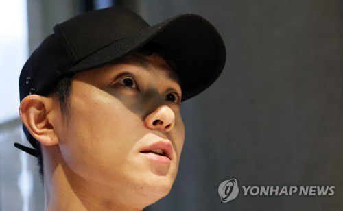 안현수, 연합뉴스와 인터뷰(서울=연합뉴스) 임헌정 기자 = 안현수(러시아명 빅토르 안) 전 중국 쇼트트랙 대표팀 기술 코치가 19일 서울 한 음식점에서 연합뉴스와 인터뷰를 하고 있다. 2022.3.20 kane@yna.co.kr