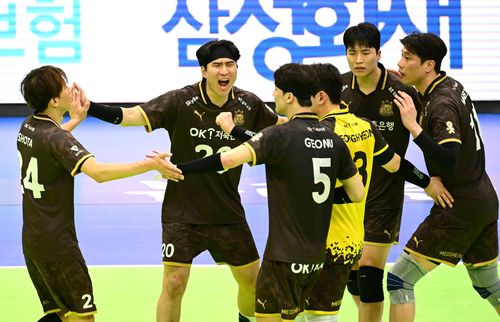 득점 후 기뻐하는 OK저축은행 선수들[한국배구연맹 제공. 재판매 및 DB 금지]