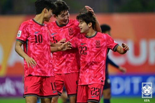 골을 넣고 기뻐하는 윤도영(맨오른쪽)[대한축구협회 제공. 재판매 및 DB 금지]