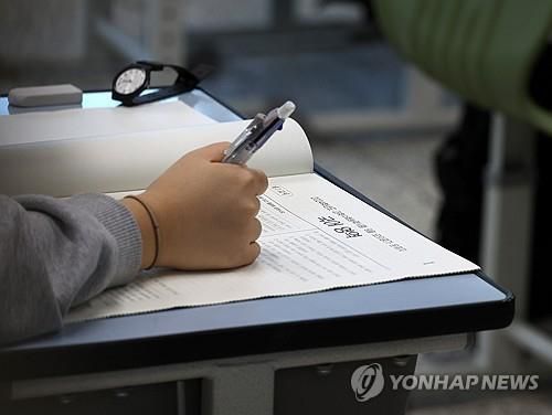 전국연합학력평가를 치르는 모습[연합뉴스 자료사진]