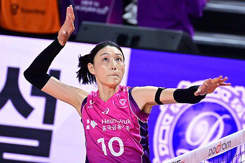 스파이크하는 흥국생명 김연경[한국배구연맹 제공. 재판매 및 DB 금지]