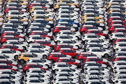 자동차 관세 검토하는 미국, 한국 자동차 업계 충격 예상(평택=연합뉴스) 김도훈 기자 = 11일 경기도 평택항 인근에 수출용 차들이 세워져 있다. 2025.2.11 superdoo82@yna.co.kr (끝)