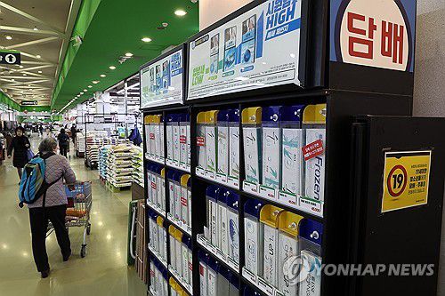 작년 국내 담배 36억1천만갑 팔려…4년 만에 감소세 전환(서울=연합뉴스) 윤동진 기자 = 서울의 한 대형마트에 진열된 담배 모습. 2024.1.31 mon@yna.co.kr