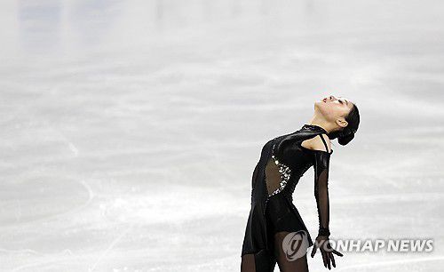 연기 펼치는 김채연(서울=연합뉴스) 윤동진 기자 = 김채연이 21일 서울 양천구 목동 아이스링크에서 열린 2025 국제빙상경기연맹(ISU) 사대륙 피겨 선수권대회 여자 싱글 쇼트 프로그램에서 연기를 펼치고 있다. 2025.2.21 mon@yna.co.kr