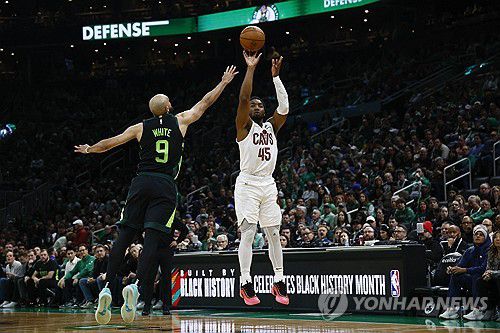 클리블랜드 도너번 미첼(45번)의 슛[Winslow Townson-Imagn Images/로이터=연합뉴스]