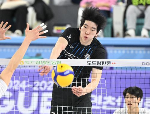 공격하는 현대캐피탈의 허수봉[한국배구연맹 제공. 재판매 및 DB 금지]