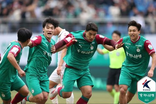득점을 기뻐하는 대전하나시티즌의 주민규와 동료들[한국프로축구연맹 제공. 재판매 및 DB 금지]