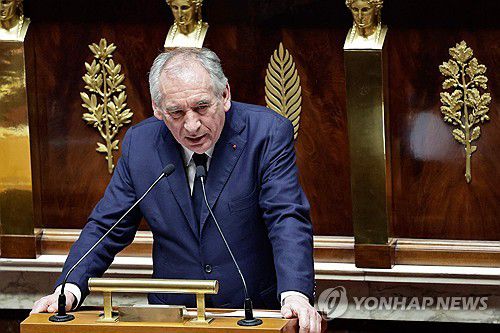 3일(현지시간) 의회 연설하는 프랑수아 바이루 프랑스 총리[AFP 연합뉴스 자료사진. 재판매 및 DB 금지]